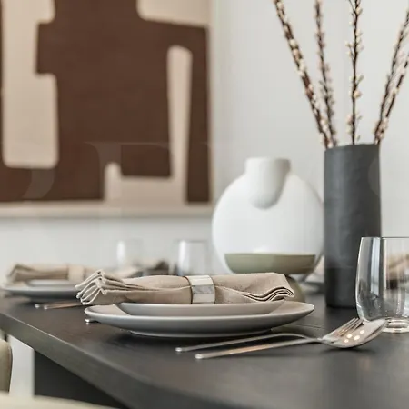 Artistic And Spacious By Rems * مالقة