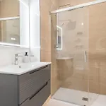 Artistic And Spacious By Rems アパート