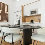 アパート Artistic And Spacious By Rems
