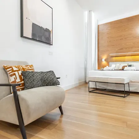 Artistic And Spacious By Rems 아파트 *