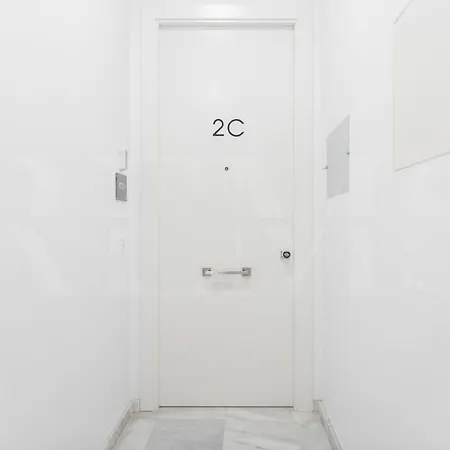 아파트 Artistic And Spacious By Rems *