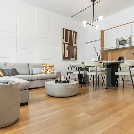 Artistic And Spacious By Rems Apartment *